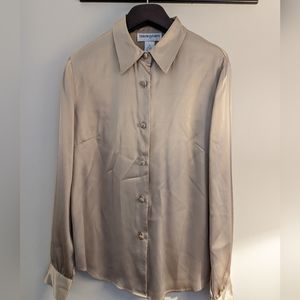 Bloomingdale's silk delicate blouse